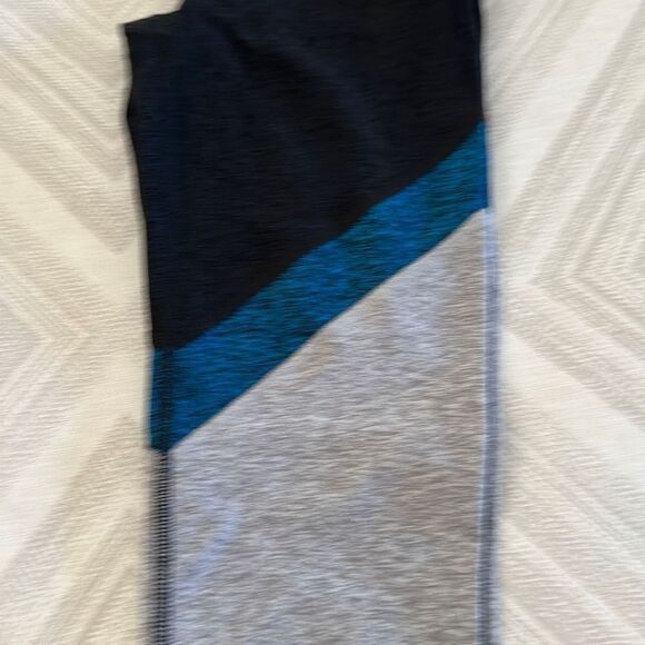 Beyond Yoga Spacedye Tri-Panel High Waisted Midi Leggings in Grey & Blue - Picture 2 of 6